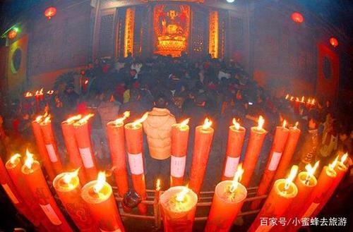 3、第三天上山之前去寺庙拜香。