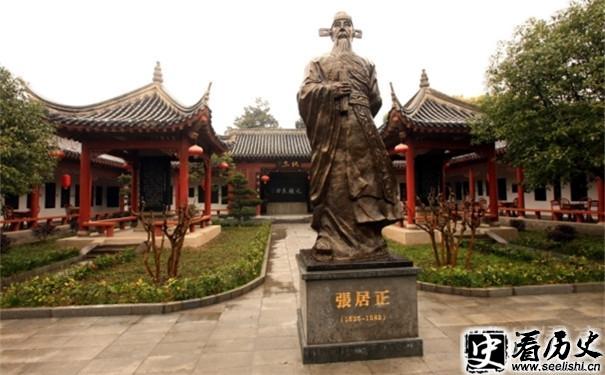 张居正铜像