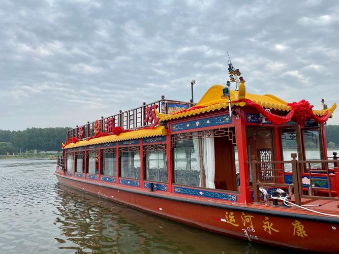 第二天:乘船游运河