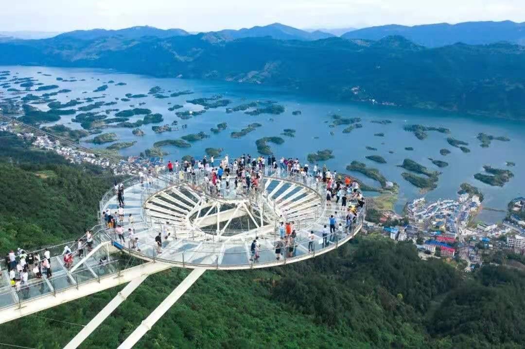 2.黄石长岭大道:沿着黄石大道行驶3公里左右,到达天空之城