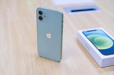 ​iphone12发烫黑屏(iphone12突然黑屏打不开怎么办)