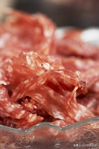 ​北京特色蛋清肠原来是这样制作的，方法简单，北京人儿时的味道