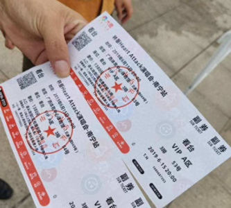 ​为什么黄牛党手上有那么多的票，到底是如何抢到的？
