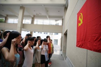 ​孩子大学到底要不要入党？差距有多大？