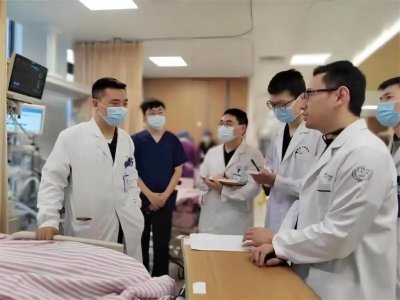 ​谁动了我的大脑？帅小伙突然举止异常…
