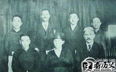​约翰杜威的成就有哪些 对约翰杜威的评价如何
