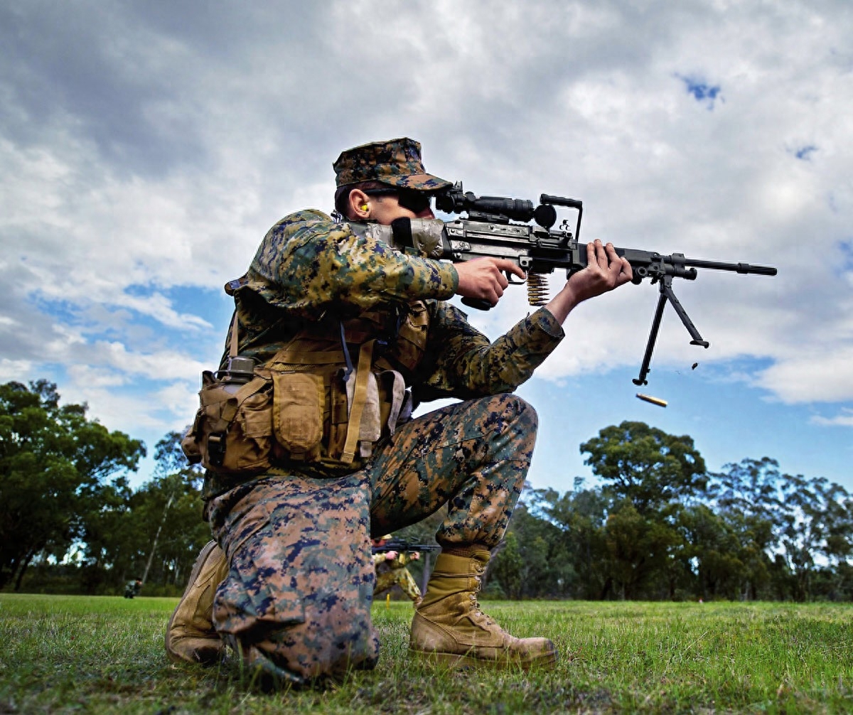 美国海军陆战队制式武器——M249机枪