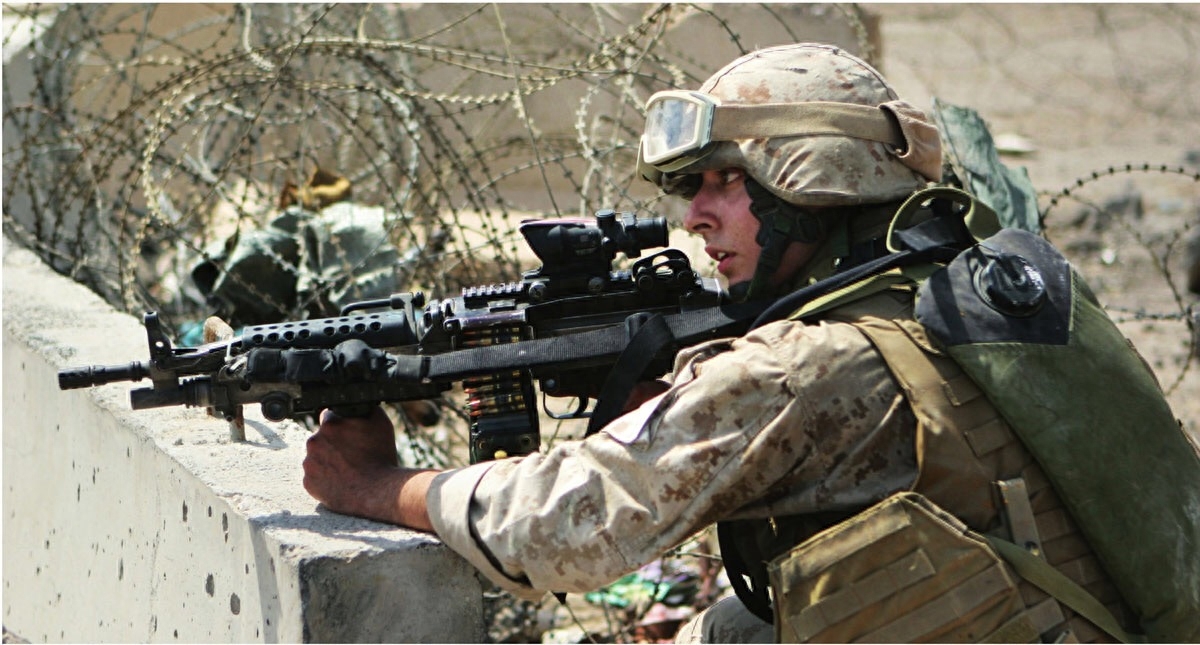 美国海军陆战队制式武器——M249机枪