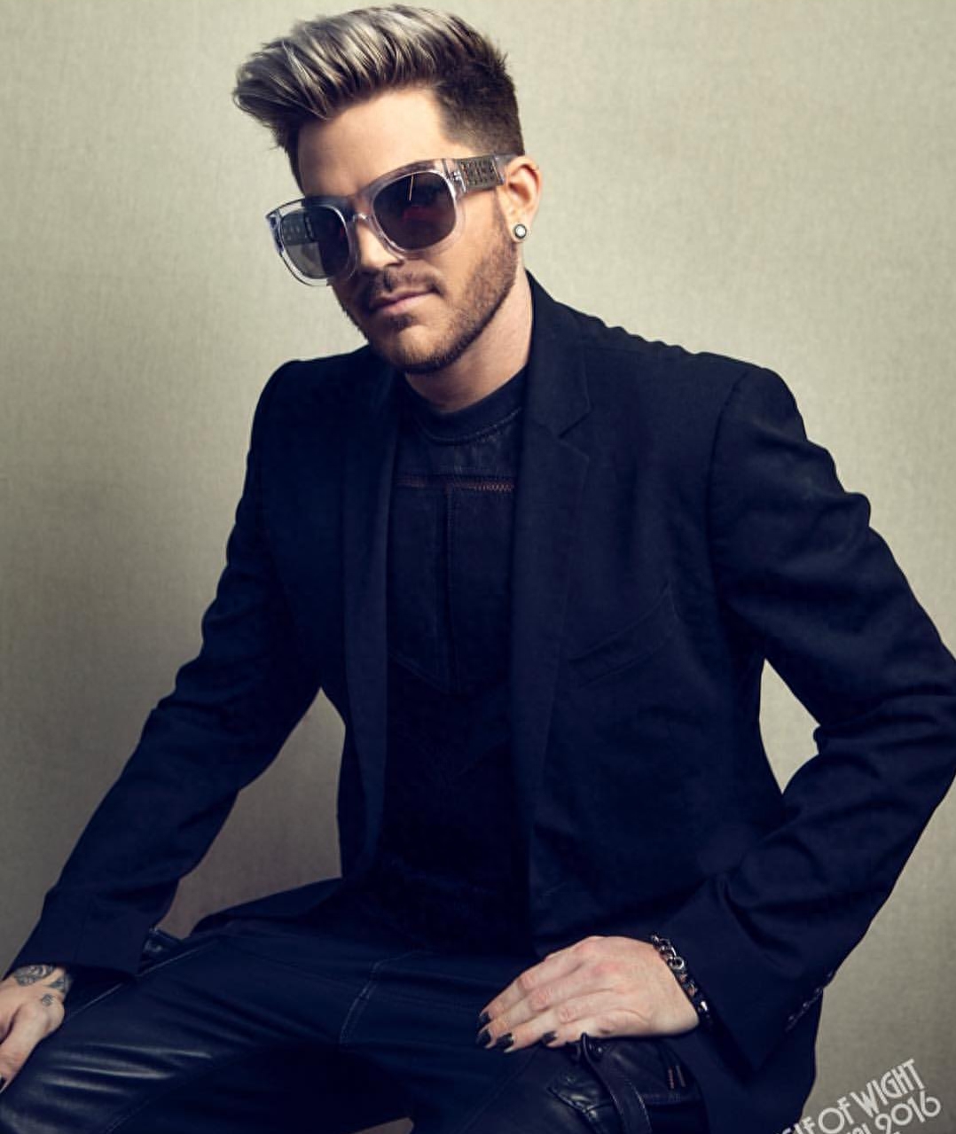 美国偶像中公开出柜的男歌手亚当兰伯特Adam Lambert