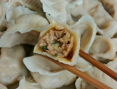 ​怎么煮冻饺子不会烂？记住3个窍门，饺子个个不破皮