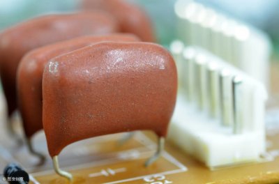 ​电解电容器的作用和使用注意事项