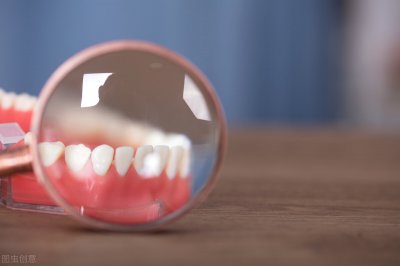 ​洗牙能洗掉牙结石吗 满嘴都是牙结石，还在用手抠？正确处理牙结石，别光靠洗牙