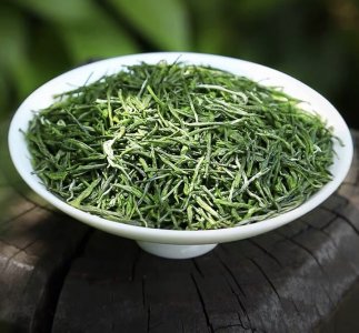 ​毛尖泡久了怎么水变红了 信阳毛尖属于绿茶类，冲泡出来的茶汤会是什么颜色的呢