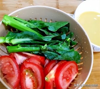 ​鸡蛋青菜挂面的做法 番茄鸡蛋挂面，非常简单易学，大人小孩都爱吃
