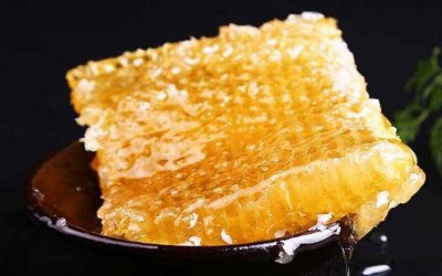 ​蜂蜜和蜂巢蜜的区别 蜂蜜和蜂巢蜜的区别在哪里