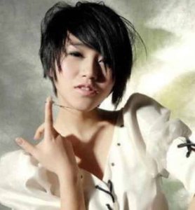 ​曾思璇（中国内地女歌手，2010年花儿朵朵132强）