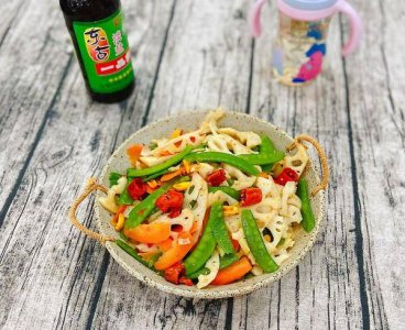 ​尖椒莲藕炒肉 藕尖炒辣椒