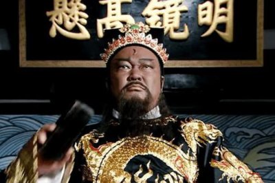 ​包拯为什么可以穿龙袍?不是只有皇帝才能穿吗?
