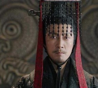 ​秦始皇为什么会采用郡县制 秦朝是因为这个制度才灭亡的吗