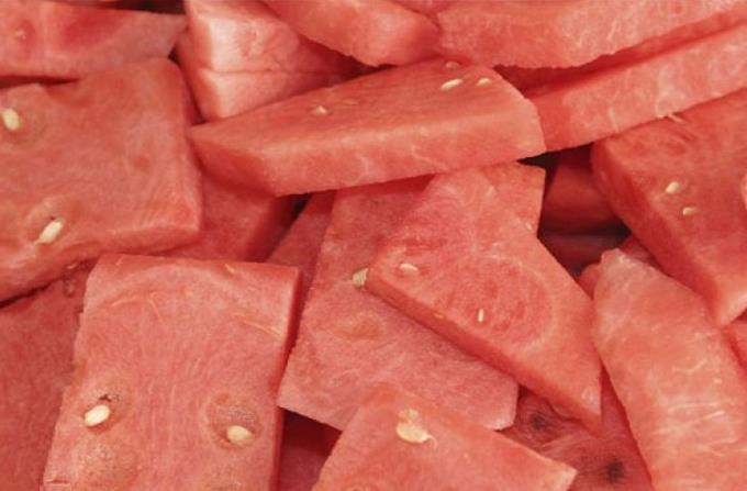 夏天吃西瓜有什么好处和坏处 夏天吃西瓜减肥还是增肥