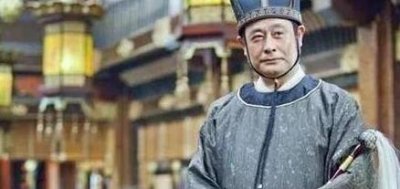 ​古代太监在皇宫里边包吃包住又不得随意出宫 他们为何还要拿那么多钱