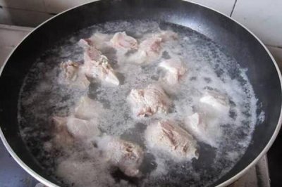 ​排骨怎么焯水去腥 冷水焯水