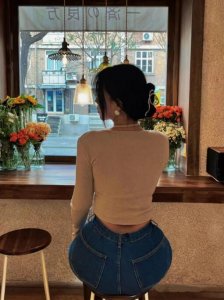 ​那位紧身牛仔女孩，你怎么又消失了？