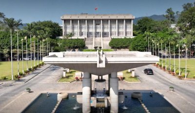 ​孕期女教师因“非升即走”被解聘？华侨大学回应