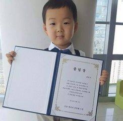 表情包宋民国长大后,不像小岳岳,竟长成长腿小男神