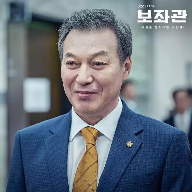 《辅佐官》里讲述长官秘书的那点事，还真敢拍！