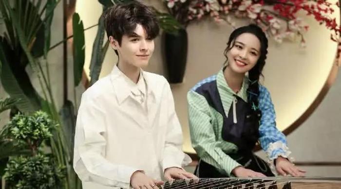 《歌手》18岁美少年小K有多爱中华文化?二胡中国鼓结束又来古筝