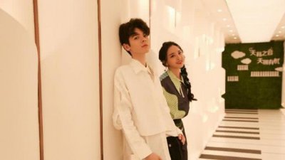 ​《歌手》18岁美少年小K有多爱中华文化？二胡中国鼓结束又来古筝