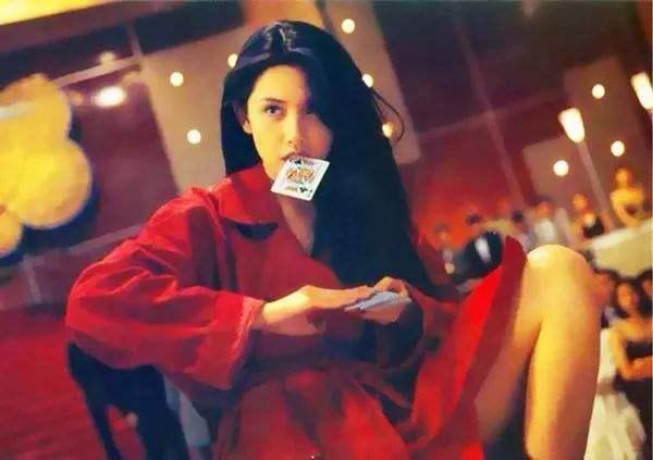 《追龙2》即将上映,看了女主角,就知道这部戏的重点了!