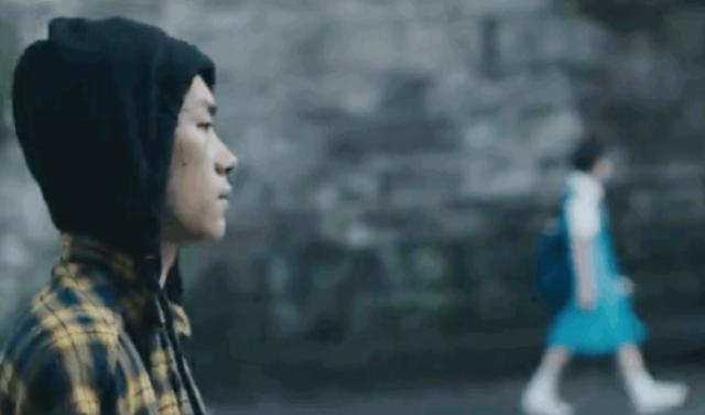《少年的你》两个结局,导演透露原因,保留了暖心