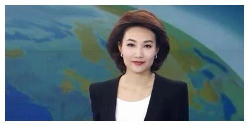 《新闻联播》主持人李梓萌竟是戴假发工作13年,都是为了观众!