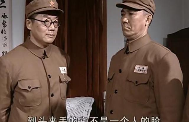 《亮剑》丁伟能力那么强,为何最终授予少将,只因为干过这一件事