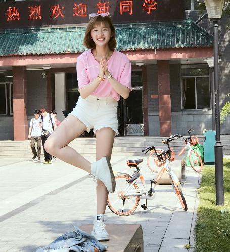 《快乐大本营》李浩菲置顶微博亮了,网友的评论分两派
