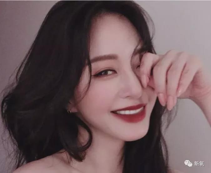 娱乐圈第一代人造美女，因为乱填充翻车了？