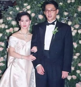 ​何超琼和许晋亨：离婚23年，一个49岁当爸爸，一个61岁未婚没孩子