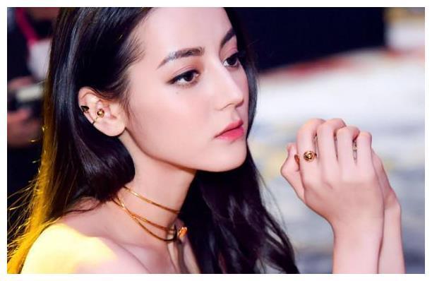 迪丽热巴的泪痣，刘诗诗的眉心痣，杨丞琳的美人痣