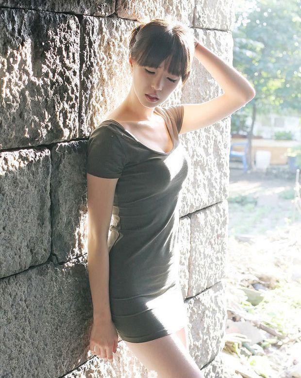 娱乐里有圈：韩国美女崔星儿写真照，身材非常火辣迷人。