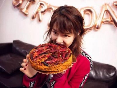 ​明星“个性”生日蛋糕，火锅底料，红烧肉弱爆了