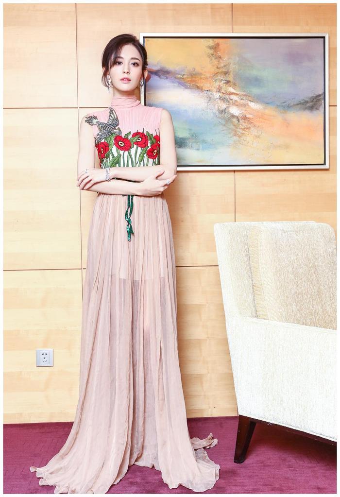 娱乐圈六位当红女星的真实身高，谢娜168cm，李沁166cm