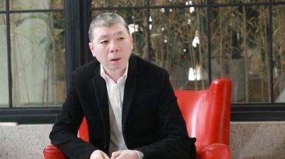 ​身家过亿的冯小刚，为什么身患白癜风多年却一直没有治好？