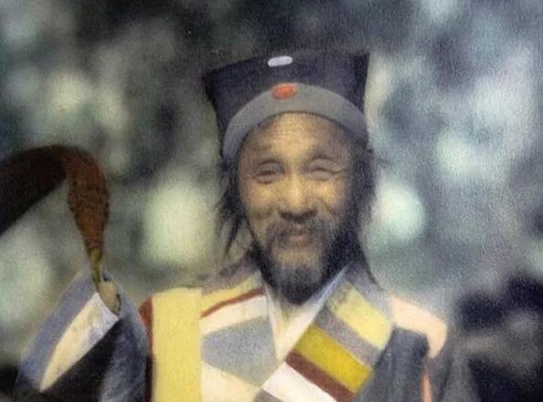 百年前的乱世,真正的道士下山后终于被拍下,各个都是仙风道骨!