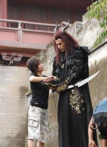 ​10张罕见的《仙剑奇侠传3》幕后照，魔尊戴墨镜，紫萱变斗鸡眼