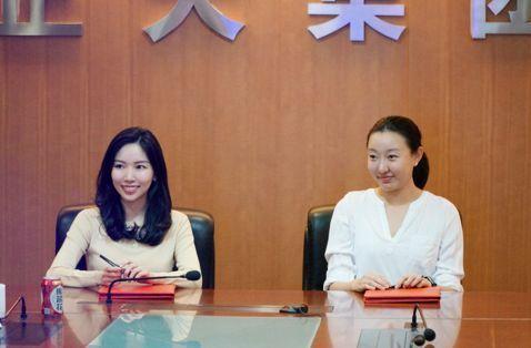 身家300亿的千金，23岁上福布斯，苏宁公子拒绝奶茶妹妹却爱她？