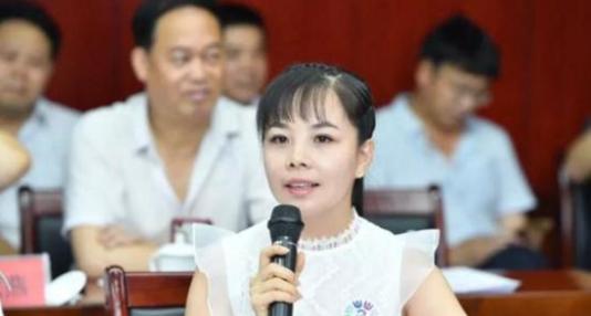 当年红遍大江南北的《星光大道》红人陕北王二妮,现状令人羡慕!