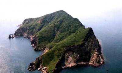 ​大连这座小岛被称为渤海中的“绿宝石”,岛上生活着近两万条毒蛇