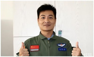 ​回顾航母飞行员张超牺牲，女儿仅2岁，空姐妻子继承夫志应征入伍